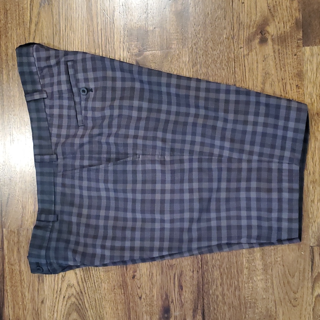 Mens Nike Golf Gray & Black Flat Front Chino Shorts Size 38
